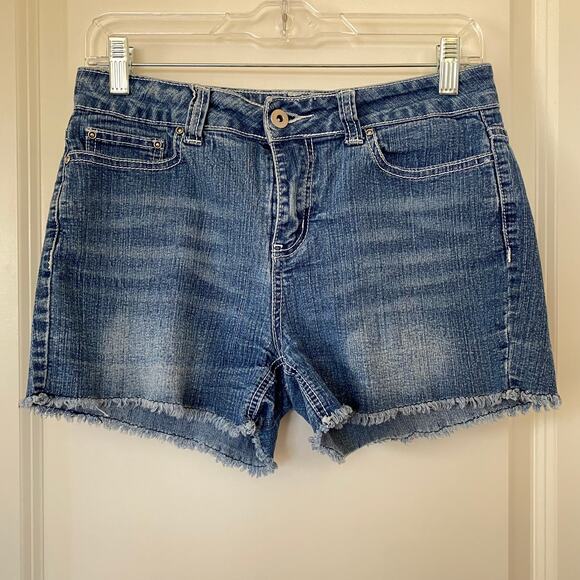 Creative Looks Jeans Denim Cutoff Shorts Size 6 - Picture 2 of 8